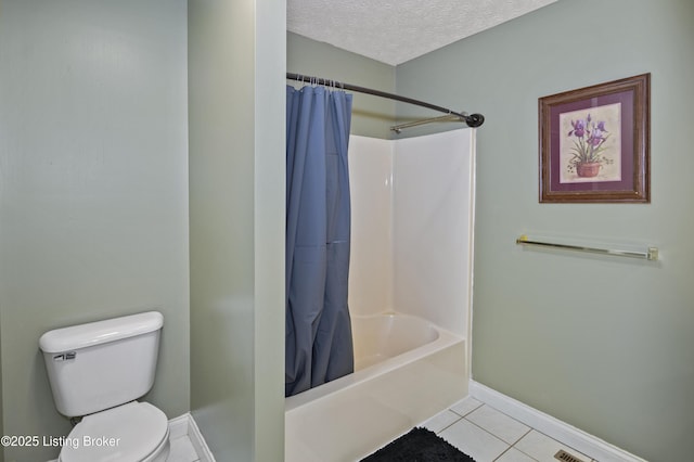 bathroom featuring baseboards, toilet, shower / tub combo, tile patterned floors, and a textured ceiling