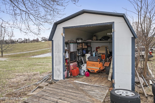 view of outdoor structure featuring an outbuilding