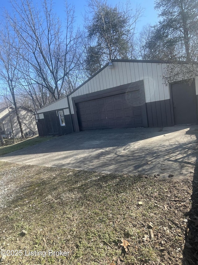 view of detached garage