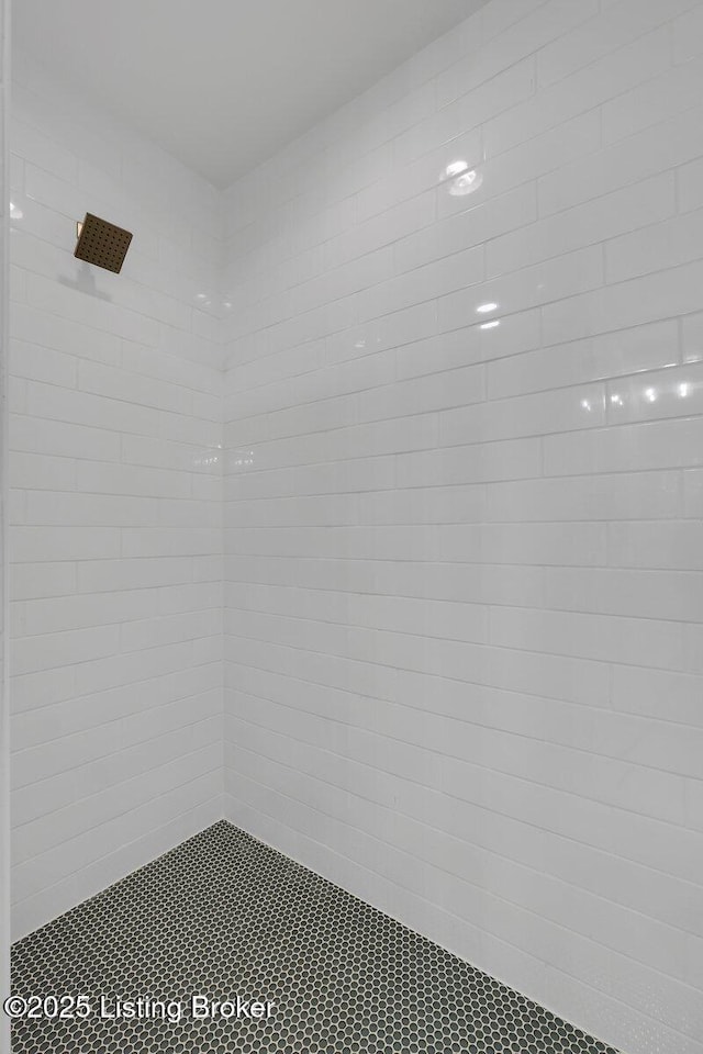 details featuring a tile shower