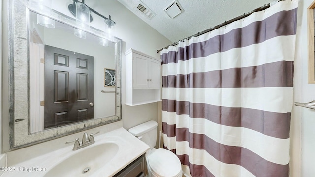 full bath with vanity, a shower with shower curtain, visible vents, a textured ceiling, and toilet