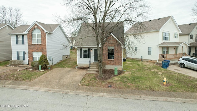 traditional-style house with a front yard