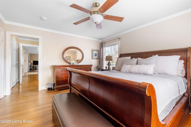 bedroom with light wood-style flooring, a ceiling fan, baseboards, and ornamental molding