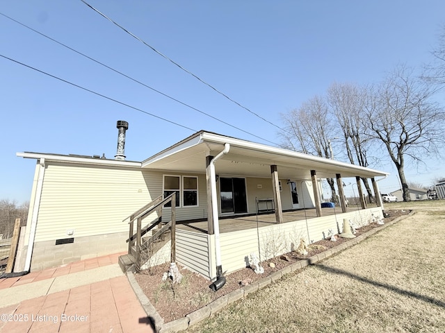 view of front facade featuring crawl space and a patio