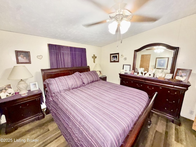 bedroom featuring wood finished floors and a ceiling fan