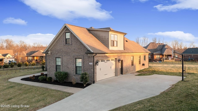 view of front facade featuring brick siding, a front yard, and fence