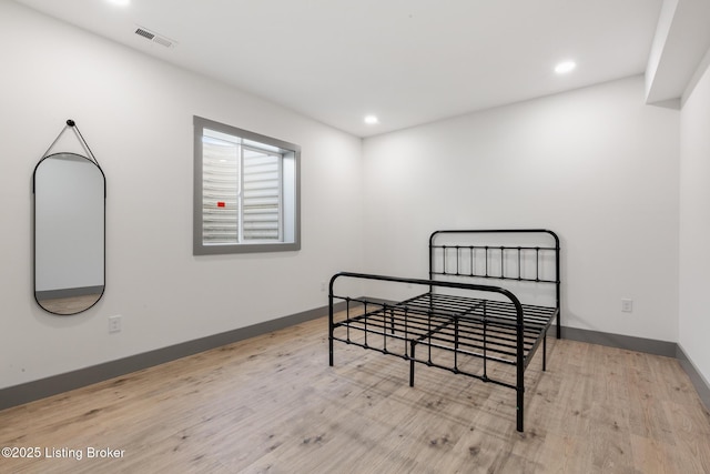 bedroom with visible vents, recessed lighting, baseboards, and wood finished floors