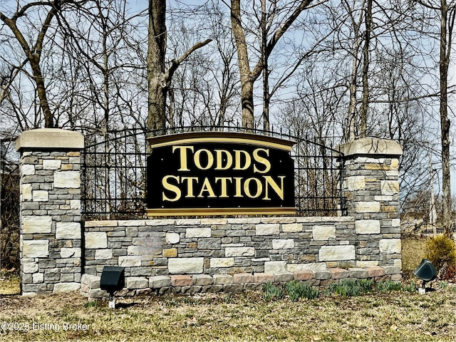 view of community / neighborhood sign