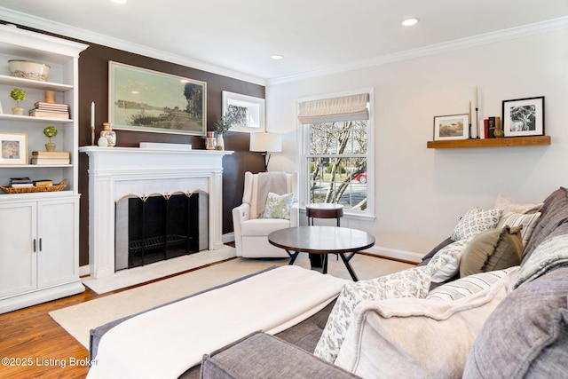 living room with recessed lighting, a fireplace, crown molding, and wood finished floors