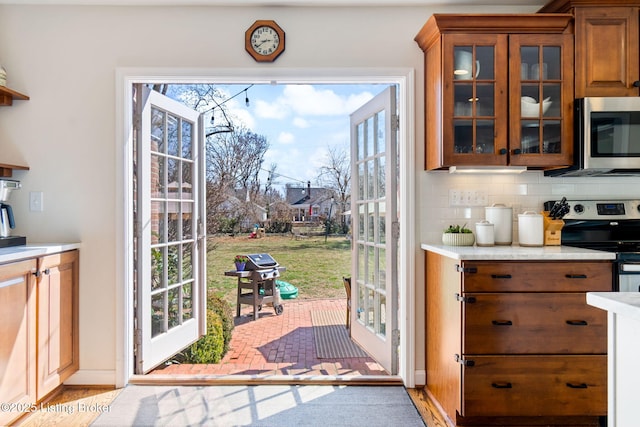 doorway with a healthy amount of sunlight