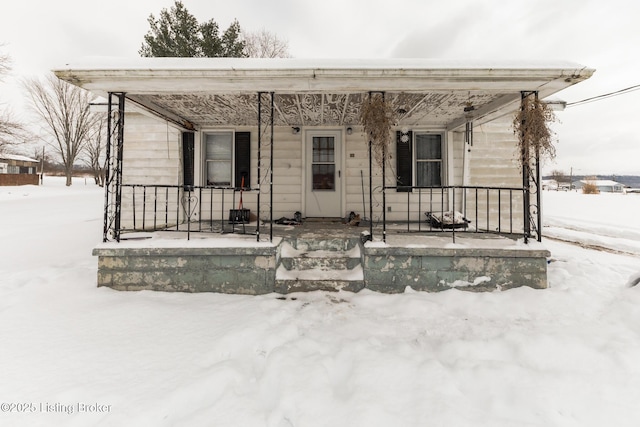 bungalow-style home with covered porch