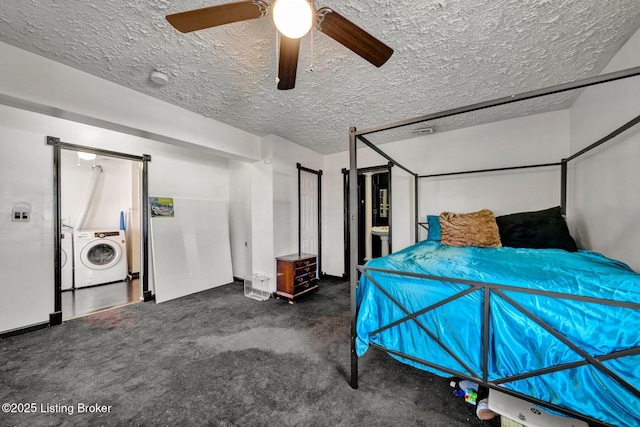 bedroom with a textured ceiling, carpet flooring, washing machine and dryer, and ceiling fan