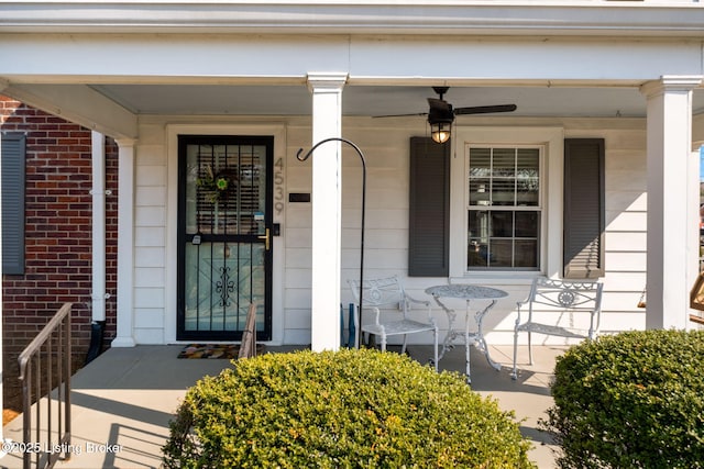 entrance to property featuring a porch and a ceiling fan