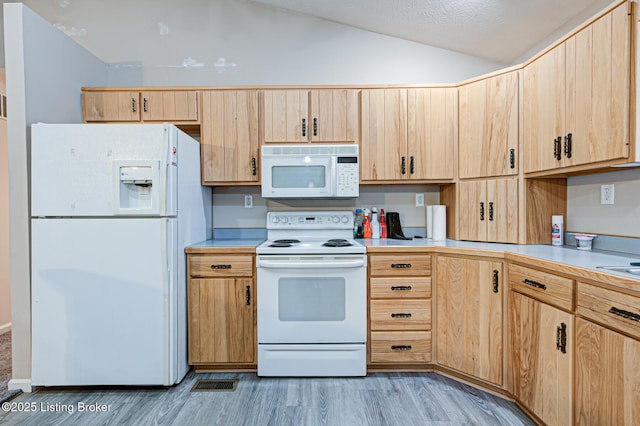 1670 Pine Creek Trl, Shepherdsville, KY 40165 - kitchen with light brown cabinets, white appliances, light countertops, and vaulted ceiling