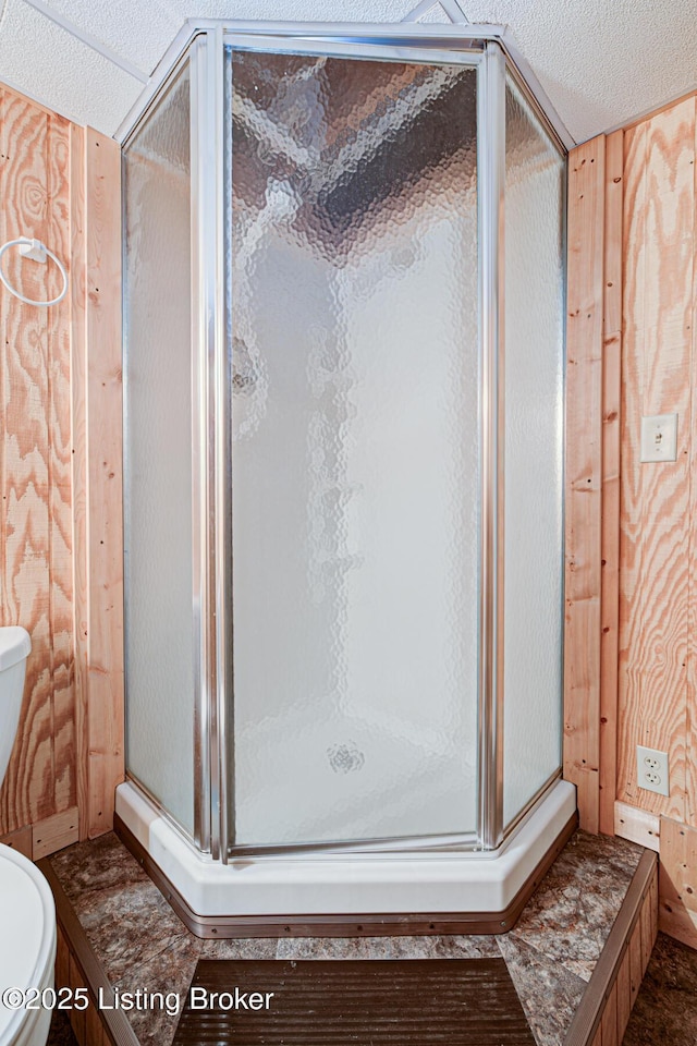 1670 Pine Creek Trl, Shepherdsville, KY 40165 - full bath with a stall shower, toilet, and a textured ceiling