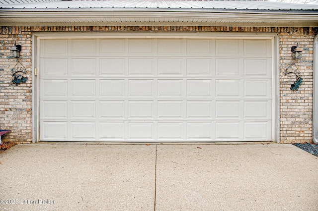 1670 Pine Creek Trl, Shepherdsville, KY 40165 - garage featuring driveway
