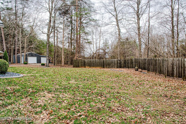 1670 Pine Creek Trl, Shepherdsville, KY 40165 - view of yard featuring a detached garage, an outdoor structure, and fence