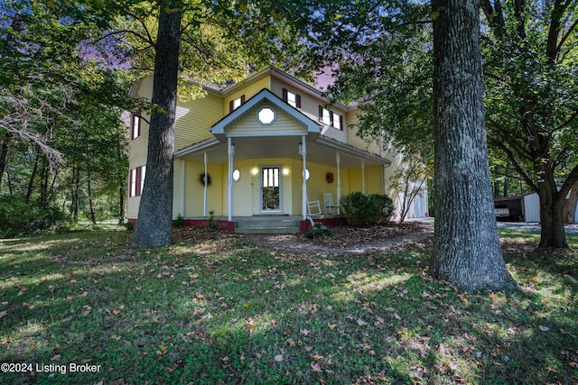 view of front facade featuring a porch and a front yard