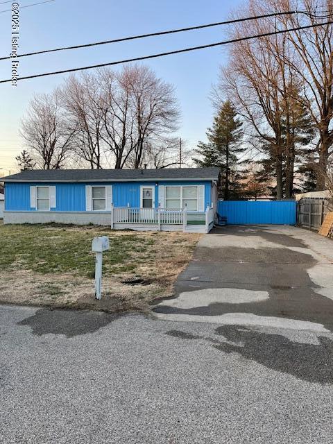 view of front of property with a front lawn and fence