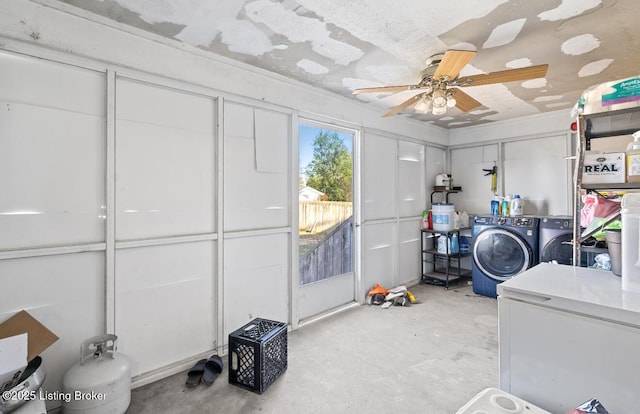 clothes washing area featuring washer and dryer, laundry area, and ceiling fan