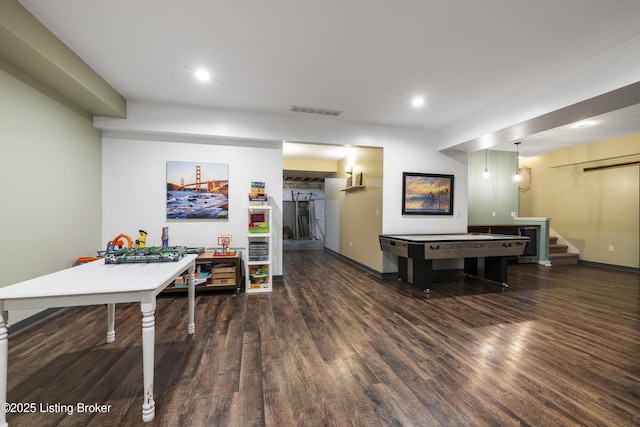 playroom featuring recessed lighting, visible vents, baseboards, and wood finished floors