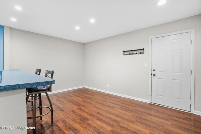 dining area with dark wood-style floors, recessed lighting, and baseboards