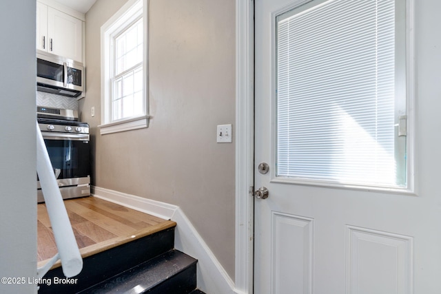 entryway featuring baseboards