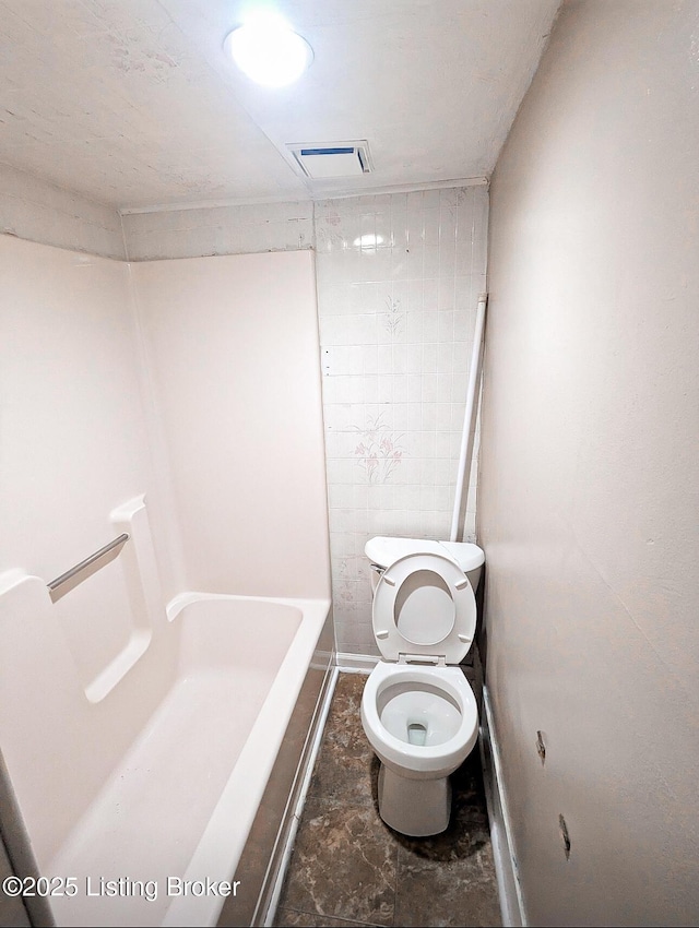 full bathroom featuring a shower, visible vents, a bathing tub, and toilet