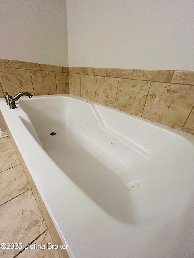 105-A Legacy Ct, Elizabethtown, KY 42701 - bathroom with a tub with jets