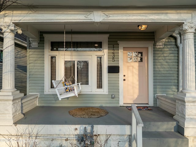 property entrance featuring a porch