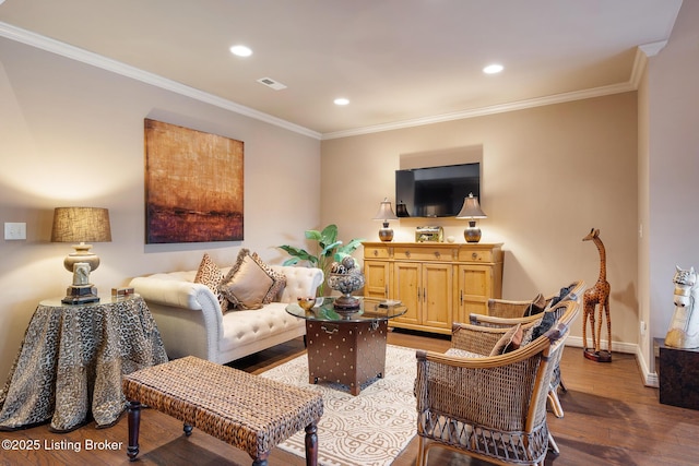 living area with visible vents, recessed lighting, light wood-type flooring, and ornamental molding