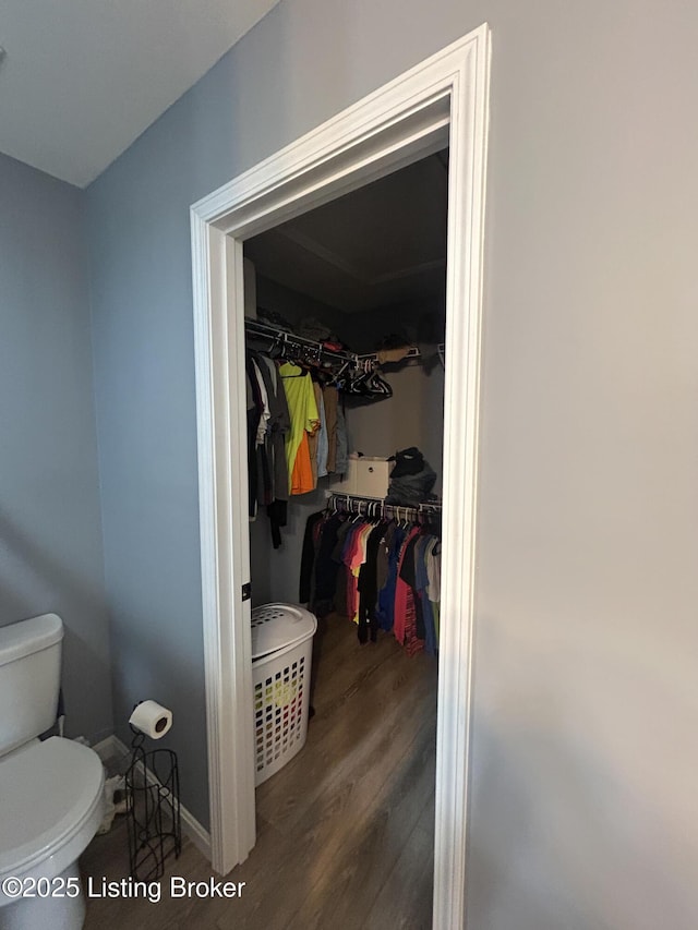 306 Oak Hill Ct, Bardstown, KY 40004 - bathroom with a walk in closet, toilet, wood finished floors, and baseboards