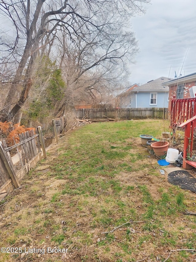 view of yard featuring a fenced backyard