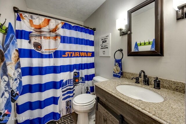 3140 Yorkshire Dr, Bardstown, KY 40004 - bathroom with curtained shower, toilet, vanity, and a textured ceiling