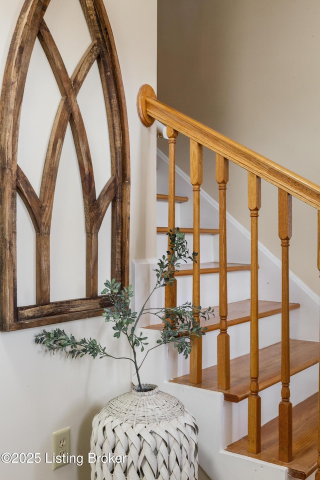 4316 Arwine Ct, Louisville, KY 40245 - view of staircase