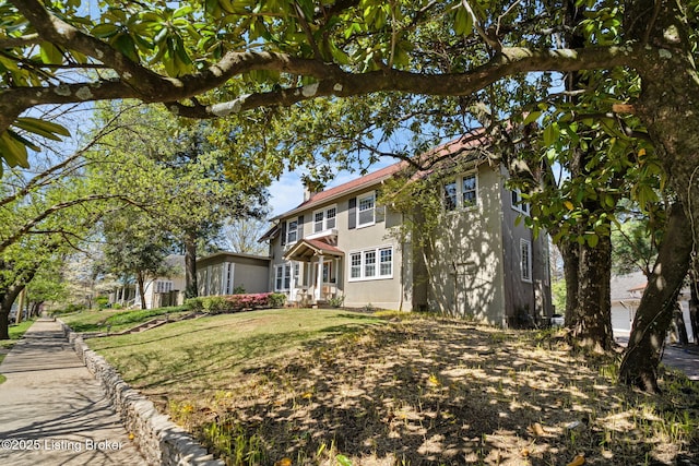 view of front facade featuring stucco siding and a front lawn