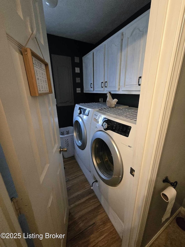 laundry room featuring cabinet space, a textured ceiling, independent washer and dryer, and dark wood-style flooring
