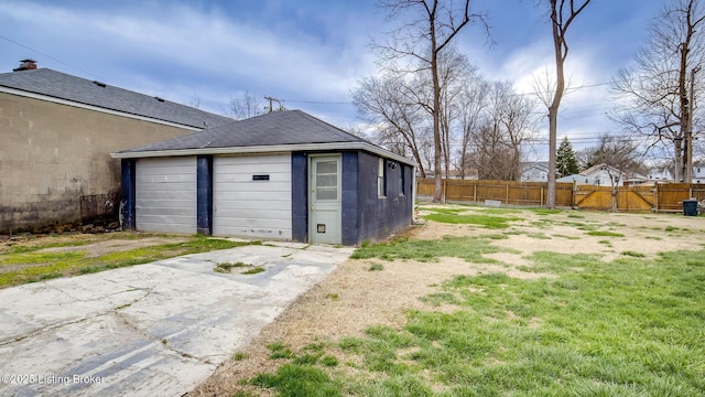 4742 Southern Pkwy, Louisville, KY 40214 - garage featuring fence