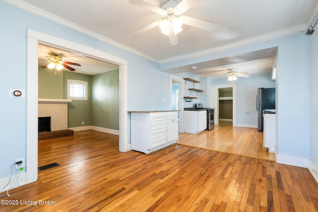 628 Harrison Ave, Louisville, KY 40217 - unfurnished living room with light wood finished floors, visible vents, and ceiling fan