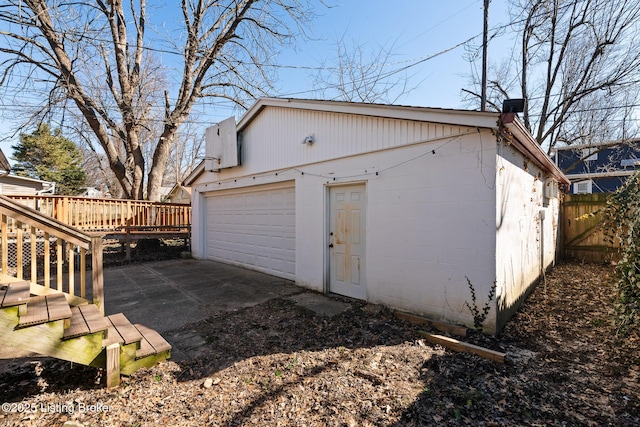 628 Harrison Ave, Louisville, KY 40217 - detached garage with fence