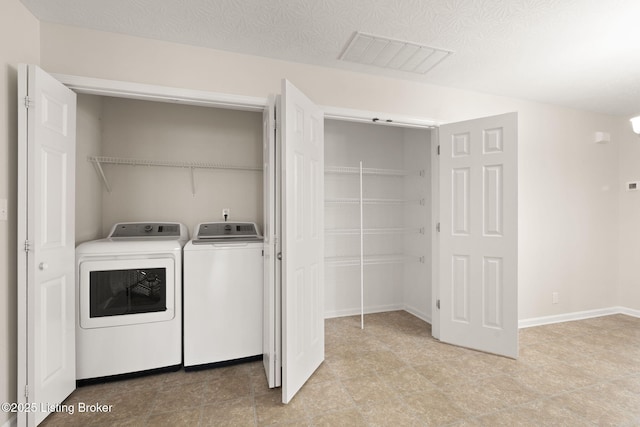 135C Michelle Dr, Shepherdsville, KY 40165 - washroom featuring visible vents, washer and clothes dryer, baseboards, and laundry area
