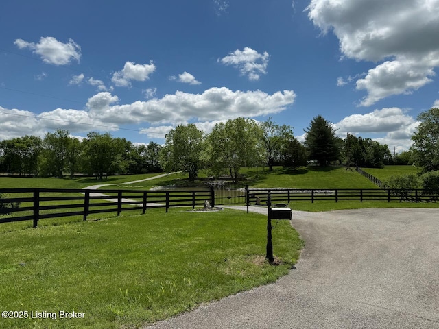 view of yard featuring a rural view