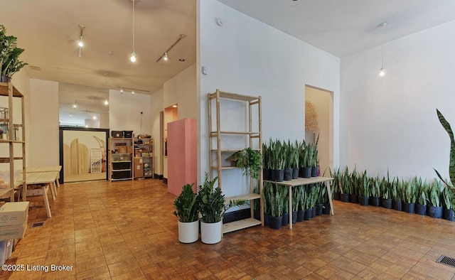 1217 S 4th St, Louisville, KY 40203 - interior space featuring visible vents