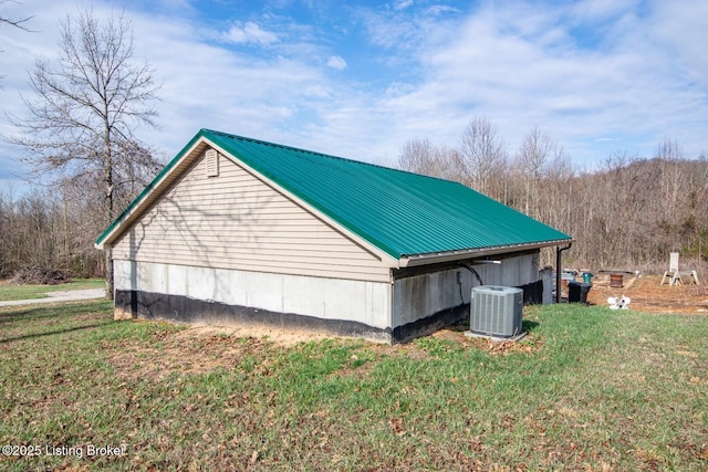 1400 Bewleyville Rosetta Rd, Irvington, KY 40146 - view of side of home featuring metal roof, central AC, and a yard