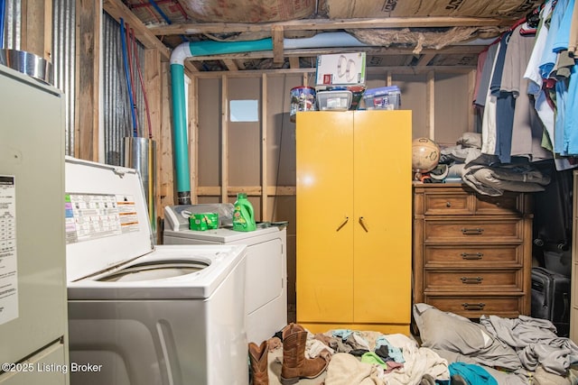1400 Bewleyville Rosetta Rd, Irvington, KY 40146 - laundry area with water heater, washing machine and dryer, and laundry area