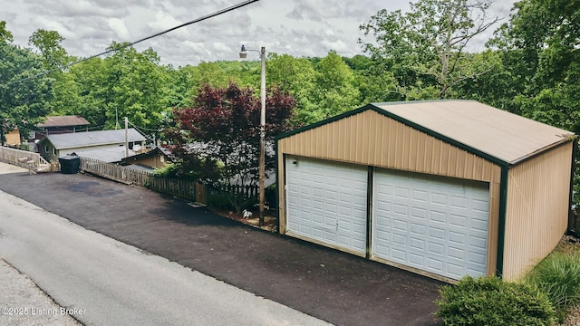 432 Four Seasons Rd, Falls Of Rough, KY 40119 - detached garage with fence