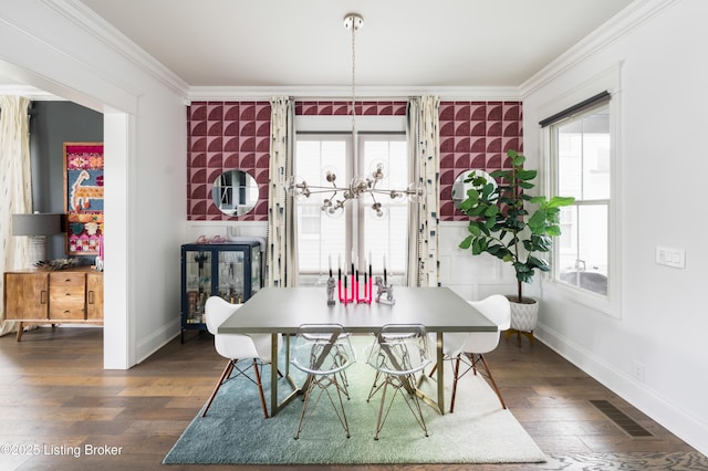dining space with visible vents, baseboards, an inviting chandelier, dark wood-style flooring, and ornamental molding