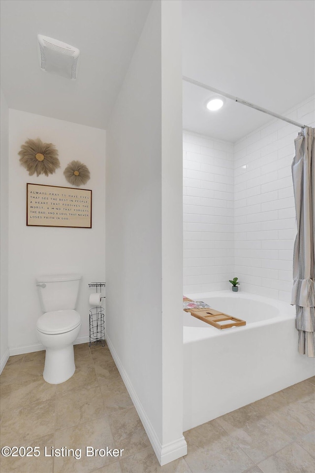 100 Bellemeade St, Brandenburg, KY 40108 - bathroom featuring visible vents, toilet, shower / bath combo with shower curtain, and baseboards