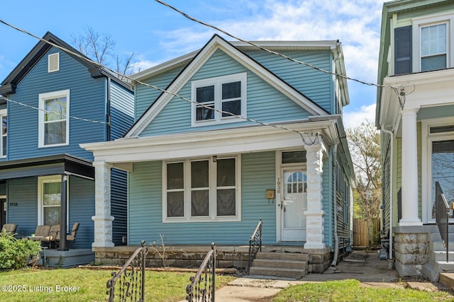 view of front of house with fence and covered porch