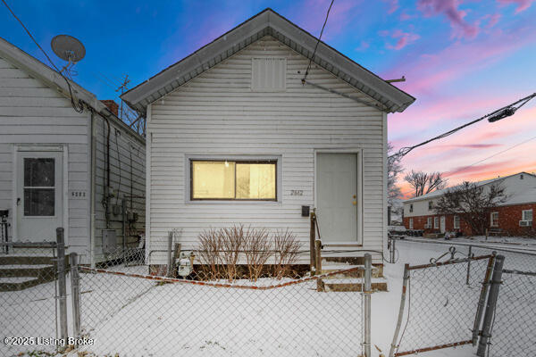2842 Slevin St, Louisville, KY 40212 - shotgun-style home with fence and a gate